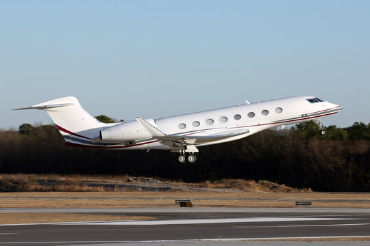 Gulfstream 650 Private Jet - Taking off from Atlanta Peachtree DeKalb Airport