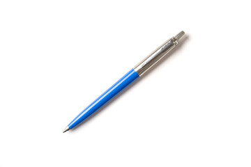 Naklejka premium Blue plastic and metal ballpoint pen on white isolated background