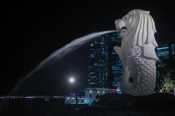 Poster Singapore, Singapore - April 19, 2018 : Singapore's signature, the Merlion, with a background of blue sky. © Thananchanok