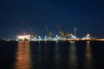 Fototapeta na wymiar The old port of Hamburg on the Elbe at night