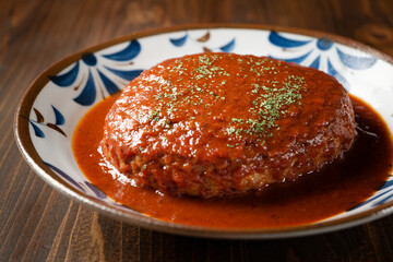 トマトソースの煮込みハンバーグ