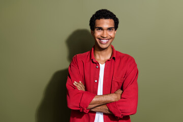 Obraz premium Photo of confident cheerful man dressed red shirt arms crossed empty space isolated green color background