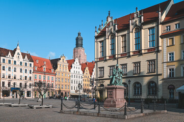 Obraz premium Market Square Old Town Cityscape of Wroclaw, Poland in Sunshine, Blue Skies Sky in Spring - Gothic Architecture