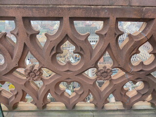 Barrière de gothique à motifs