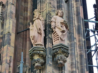 Naklejka premium Statue architecture de Cathédrale