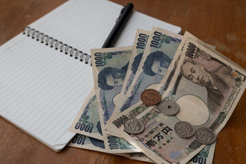 現金と空白のノート