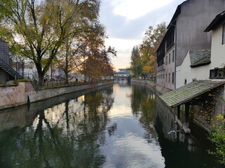 Fototapeta na wymiar Paysage d'automne à Strasbourg