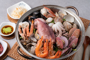 Pollack, pollack, pollack, steamed seafood, seafood, shrimp, squid, clams, side dishes, spicy, Korean food