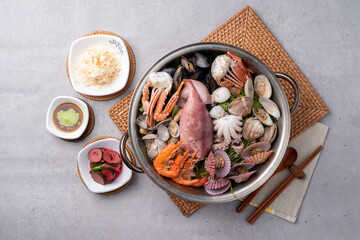 Pollack, pollack, pollack, steamed seafood, seafood, shrimp, squid, clams, side dishes, spicy, Korean food