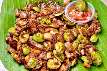 asian fresh wok fried bbq grilled seafood petai smelly bean vegetable with spicy onion chilli sambal sauce lime in banana leaf cafe hotel luxury halal vegan food restaurant banquet menu