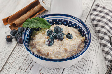 Oats porridge with blueberry