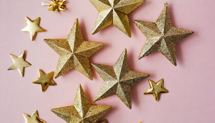 Obraz premium Golden Stars on Pink Background Festive and Elegant Top View Composition with Sparkling Decorations