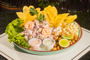 Ceviche Mixto de Pescado y Camarón