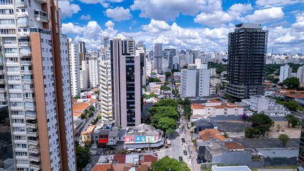 Obraz premium Aerial view of Avenida Rebouças in the Pinheiros neighborhood in São Paulo, Brazil.