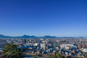 Obraz premium 丸亀城跡から見た丸亀平野西側の風景