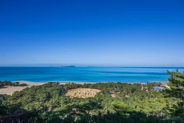 Foto op Plexiglas 展望台からの青い海 青い空 白い砂浜 © eddiemgg