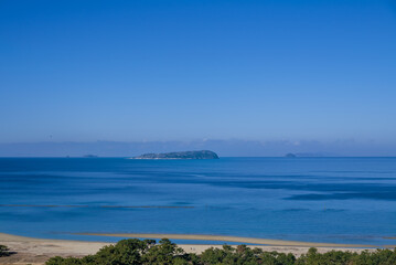 Fototapeta premium 展望台から眺める青い海と青い空