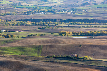 Obraz premium Elevated landscape with fields and hills, autumn late afternoon, high angle view from Pienza, Siena, Tuscany, Italy, Europe, EU