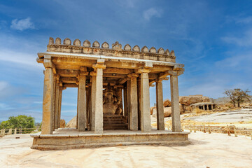 Obraz premium Big Ganesha statue inside of a temple, Hampi, Karnataka, India