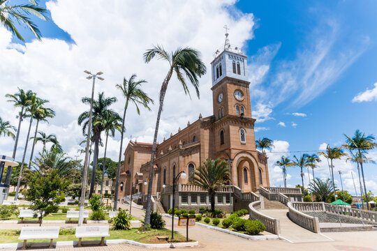 Igreja Matriz de S&atilde;o Geraldo Majela, Inconfidentes-MG