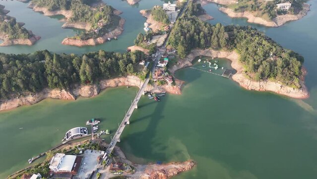embalse el penol en guatape