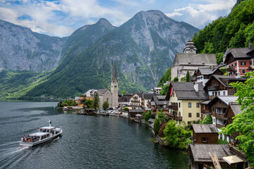 Obraz premium Hallstatt village in Austrian Alps.