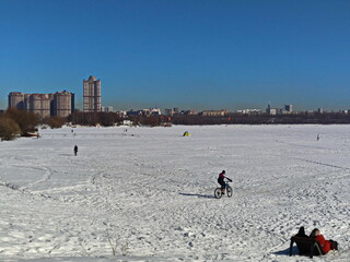 Winter leisure on the Moscow river