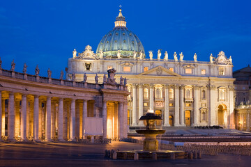 Obraz premium Italien; Rom, Basilica di San Pietro; Kollonaden; Petersdom; Piazza San Pietro;