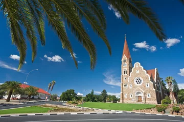 Deurstickers Afrika, Namibia, Windhoek, Hauptstadt, Christuskirche, evangelisch, 1910, Palmen © Rainer Mirau