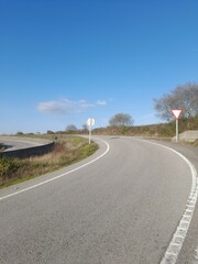 Fototapeta premium Ramal de enlace a una carretera en O Arneiro, Galicia