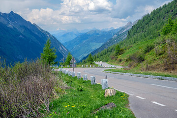 Grossglockner High Alpine Road in the austrian alps - 753273322