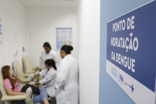Patients with dengue fever and symptoms of the disease seek medical care at an emergency center - Rio de Janeiro, Brazil 02.27.2024