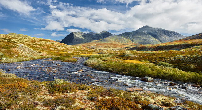 Fluss Storula, Rondslottet, Storronden, Rondane Nationalpark, Oppland, Norwegen