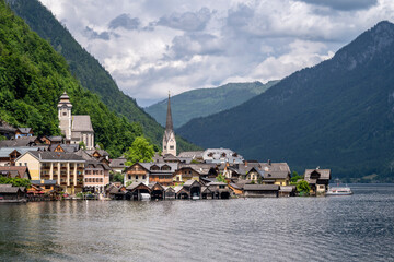 Hallstatt village in Austrian Alps. - 753305195
