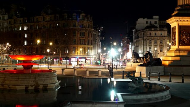 Time lapse of Trafalgar Square, London at night
