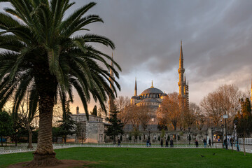 Fototapeta na wymiar Sunrise over the Sultanahmet mosque