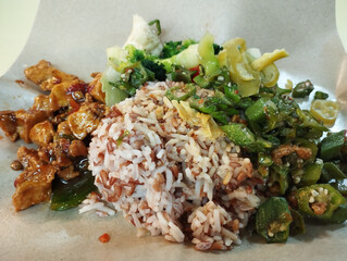 broccoli, tofu and okra mixed with brown rice