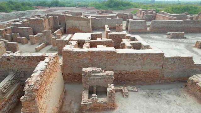 Remnants of Antiquity: Mohenjo Daro's Urban Legacy Uncovered