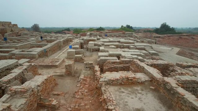 Time-Worn Grid: The Labyrinth of Mohenjo Daro Unearthed