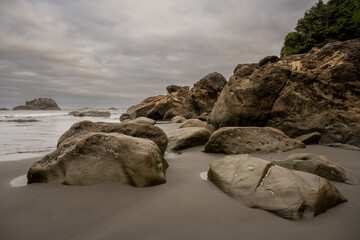 Fototapeta na wymiar Large Rocks Exposed By The Low Tide Along Kalaloch Beach In Olympic