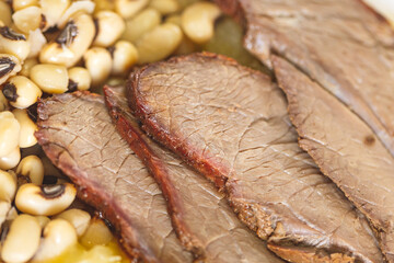 Comida brasileira. Carne de sol acompanhada de mandioca cozida, feijão, paçoca de carne e arroz...