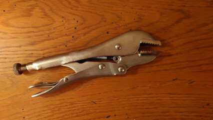 flat jaw locking pliers (typical size)