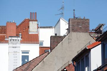 Wohngebäude mit Dächern und Schornsteinen, Bremen, Deutschland