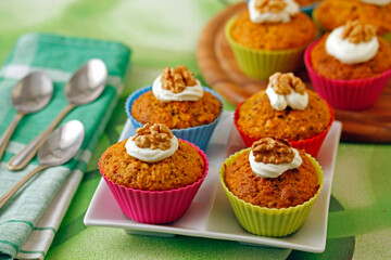 Cupcakes of carrots and walnuts.