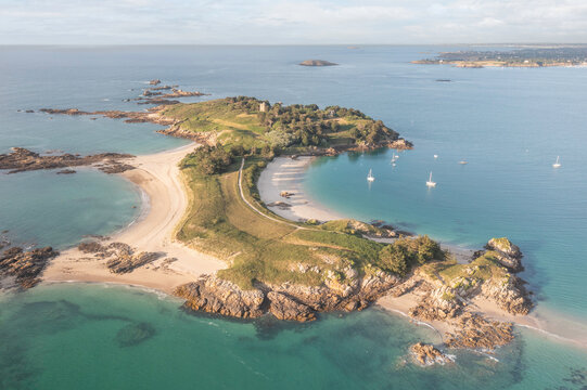 &icirc;le et archipel des Ebihens dans les c&ocirc;tes d'Armor en Bretagne, vue a&eacute;rienne