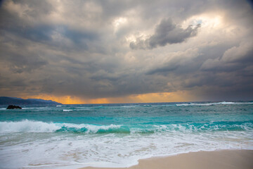 奄美, 春(3月)に“寒の戻り”の冬の海,