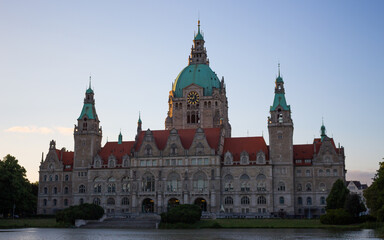 Fototapeta na wymiar Prunvolles Rathaus in Hannover