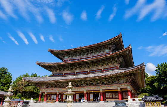 Yakcheonsa Buddhist Temple, 30 meters high, spanning 3305 square meters, the largest temple in Asia, Jeju Island, South Korea