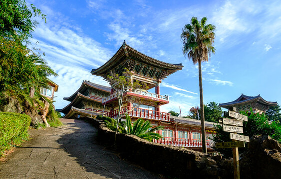 Yakcheonsa Buddhist Temple, 30 meters high, spanning 3305 square meters, the largest temple in Asia, Jeju Island, South Korea