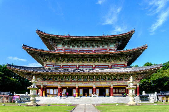 Yakcheonsa Buddhist Temple, 30 meters high, spanning 3305 square meters, the largest temple in Asia, Jeju Island, South Korea